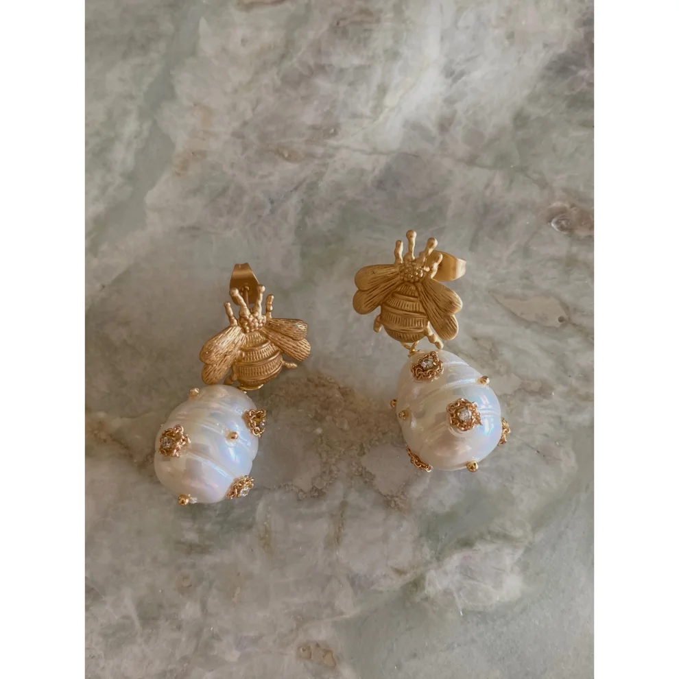 Vanilla and Coconuts - My Bee Earrings