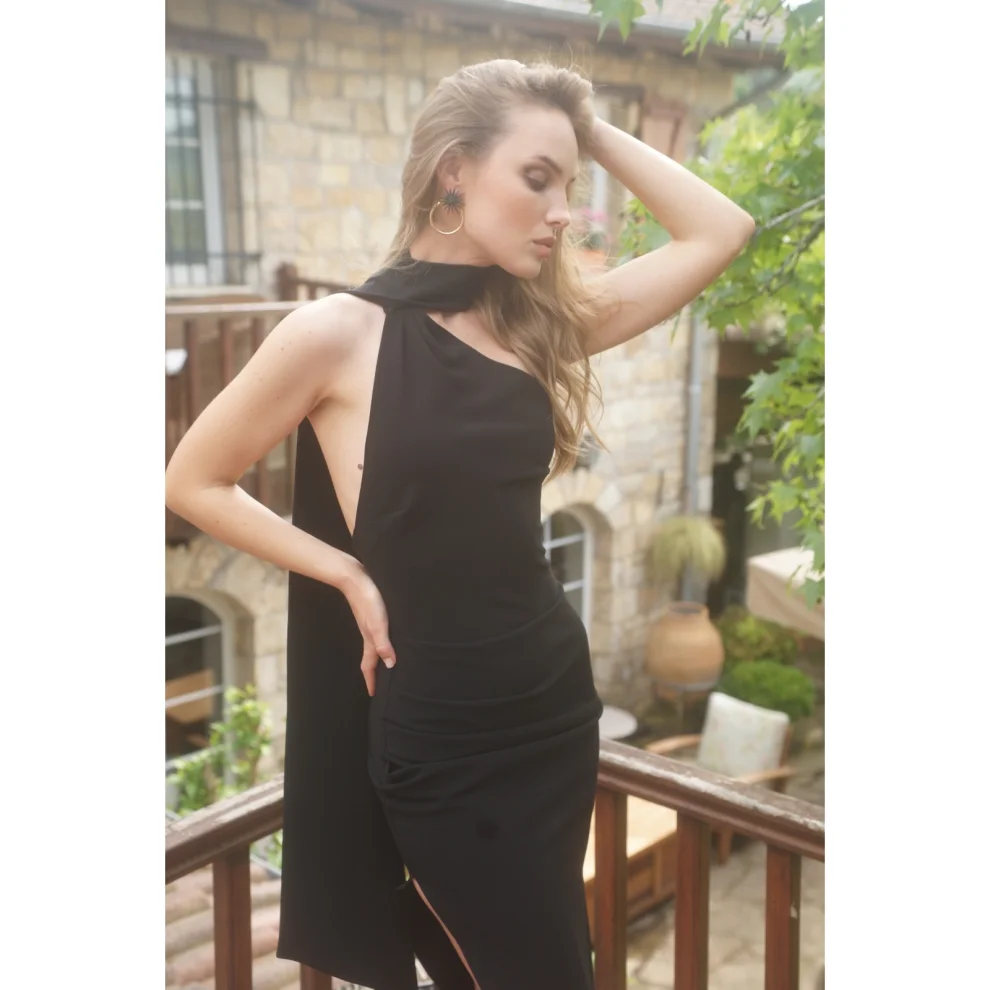 Melisnaz Hantal &  Luna Official - Luna By Savoir - The Gaia Versa Dress