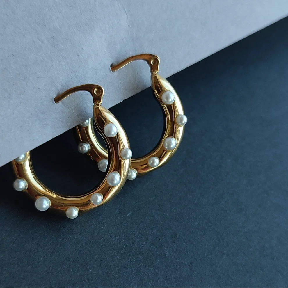 Alin Atelier - Steel Pearl Hoop Earrings | hipicon