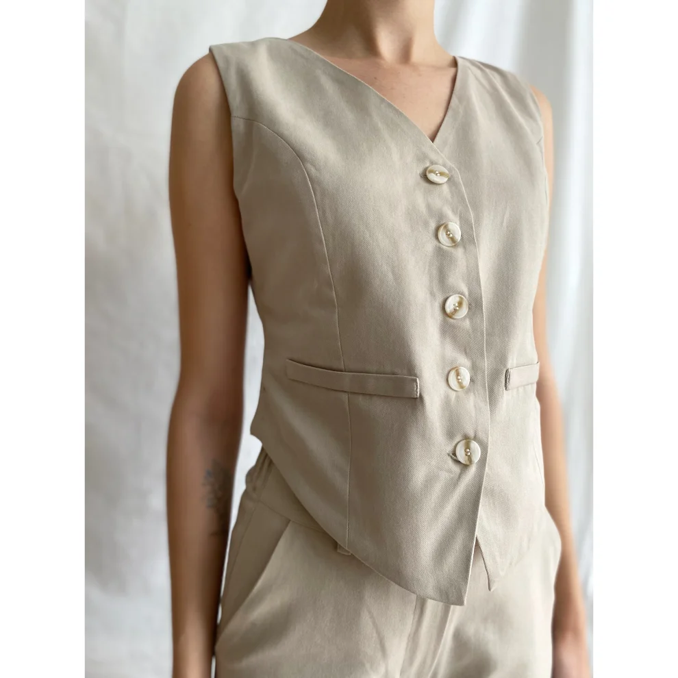 Delicate - Double Sided Vest