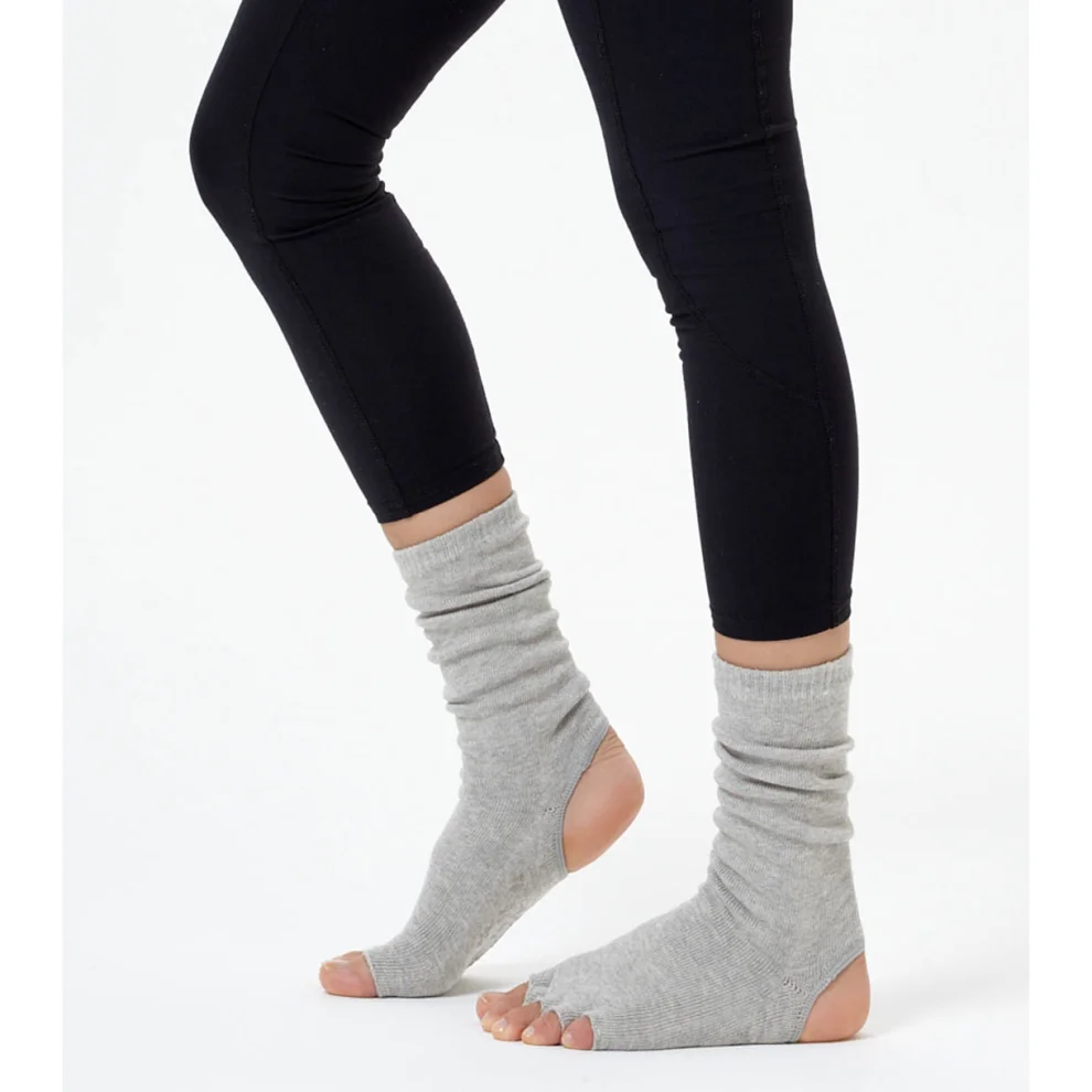 Nui Yoga - Gri Bilekli Yoga & Pilates Çorabı