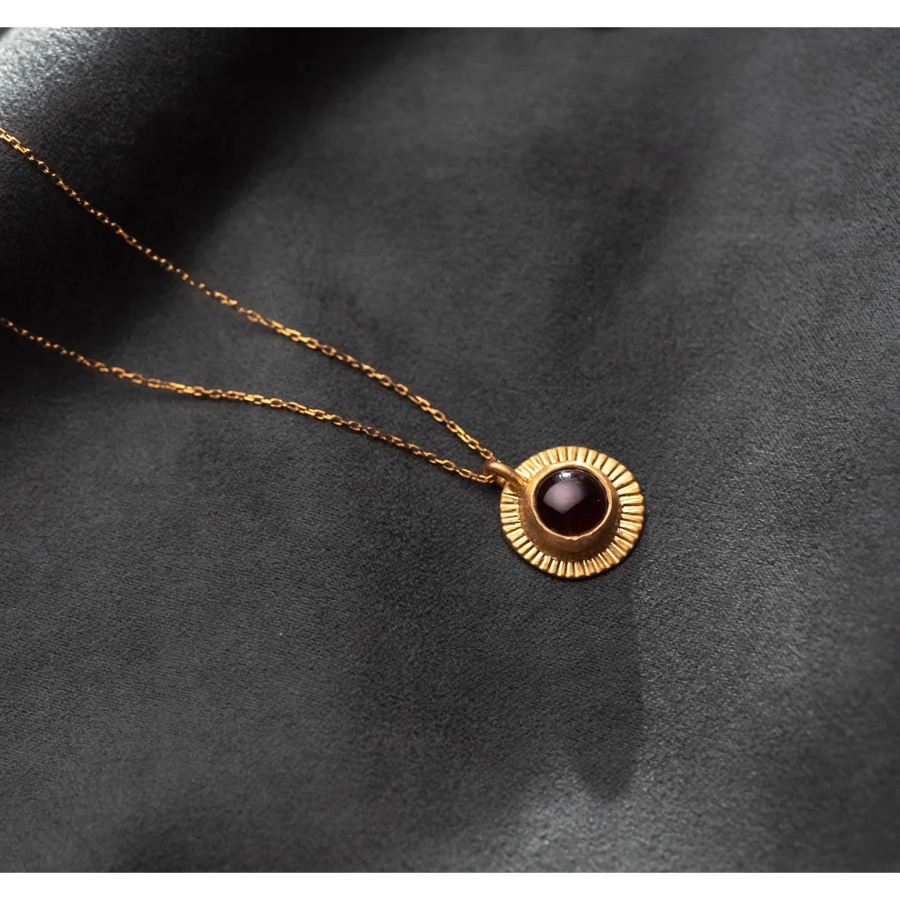 House of Mo - Garnet Eye Necklace