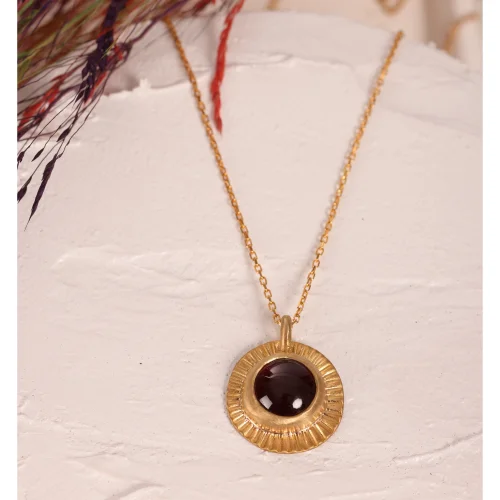 House of Mo - Garnet Eye Necklace