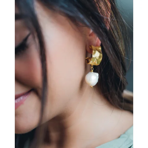 Cora clip on earrings top