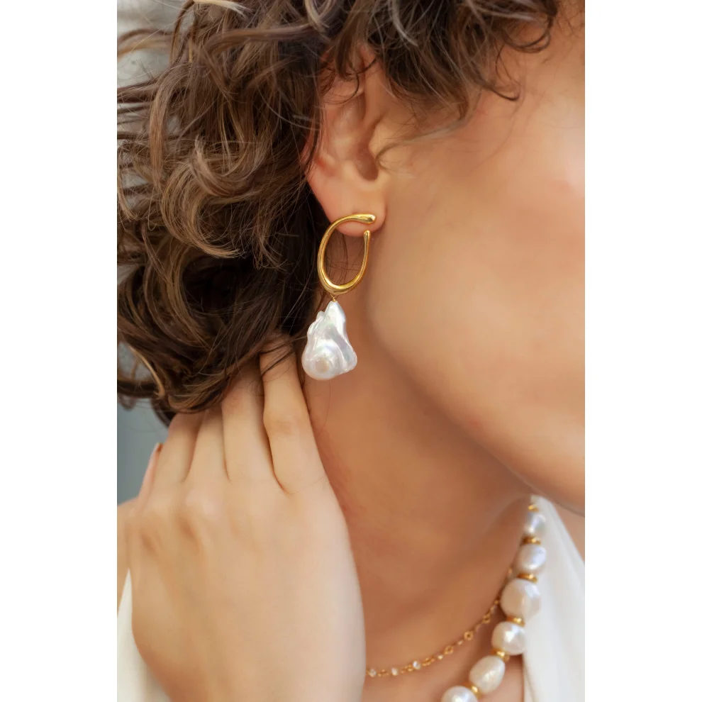 Linya Jewellery - Tiny Large Baroque Pearl Earrings