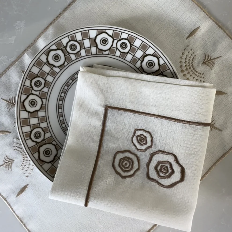 Saveria Living - Sandy Rose Napkin