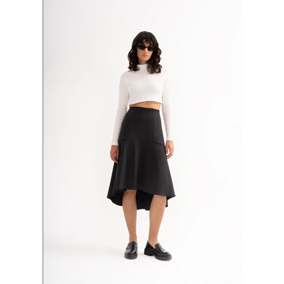 Sulh - Deepback Flared Skirt