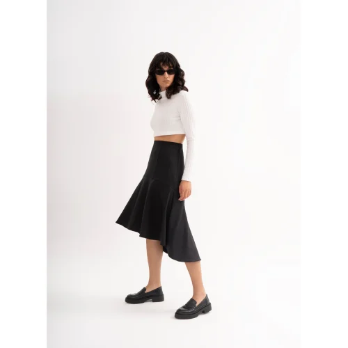 Sulh - Deepback Flared Skirt