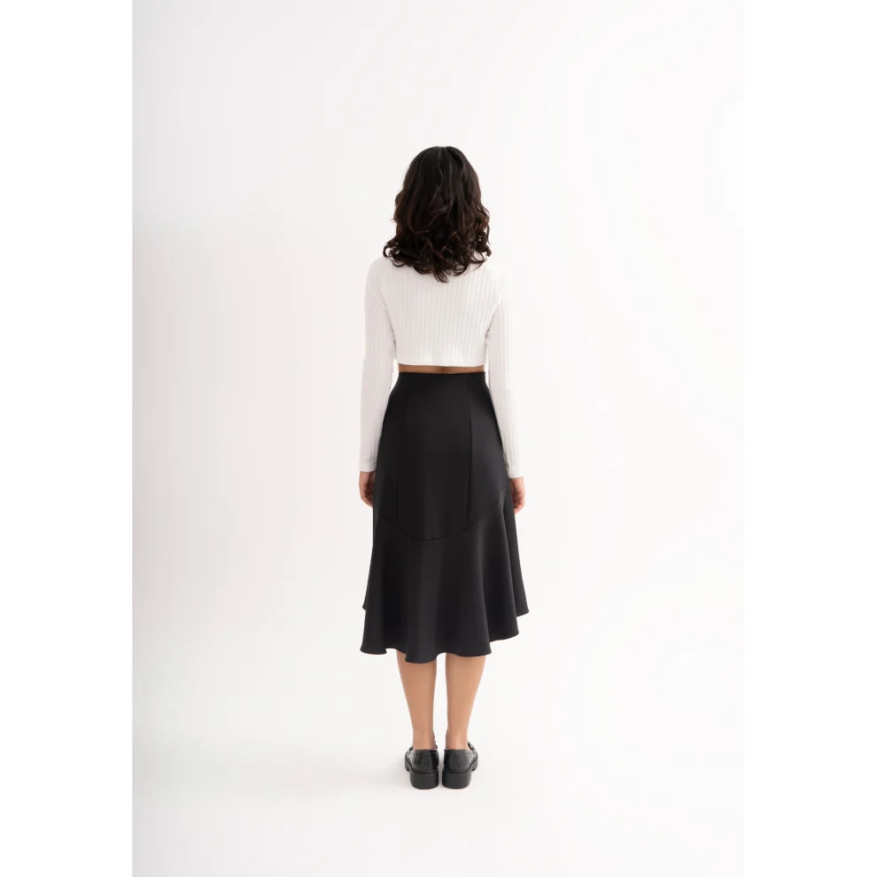 Sulh - Deepback Flared Skirt