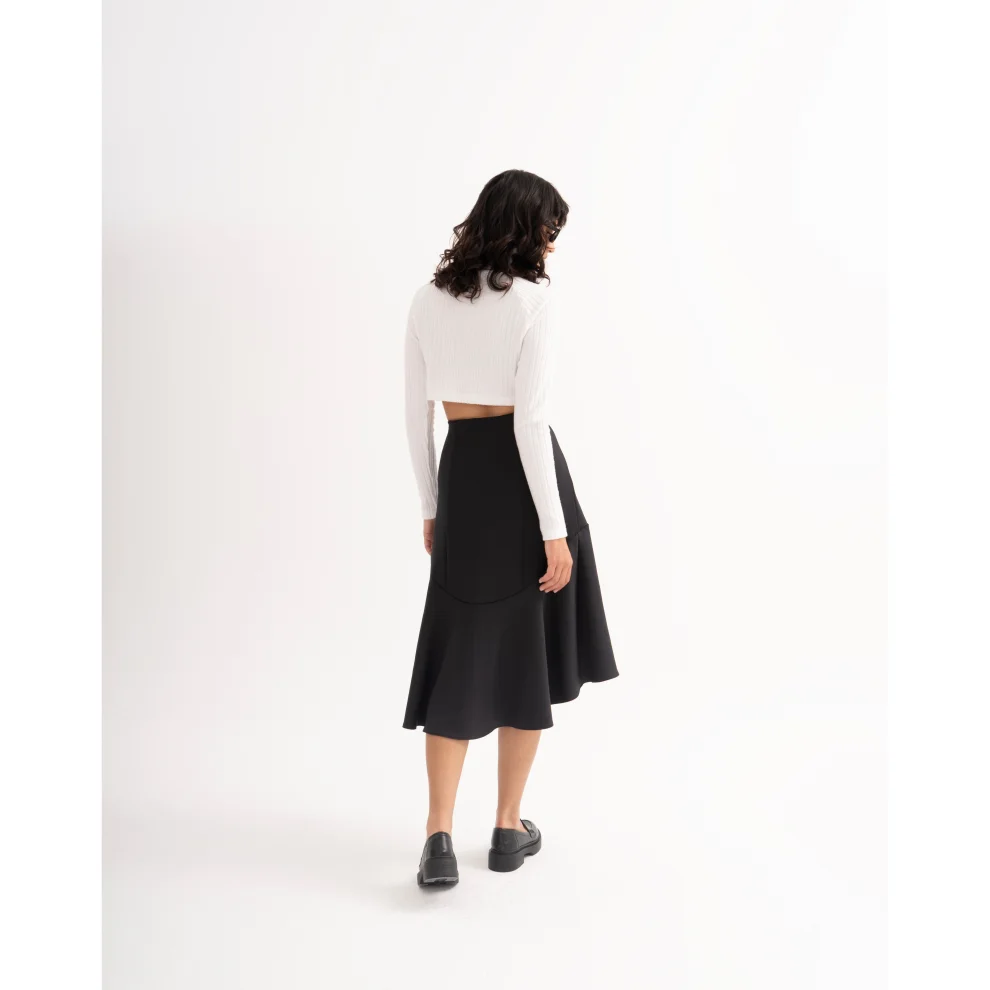 Sulh - Deepback Flared Skirt