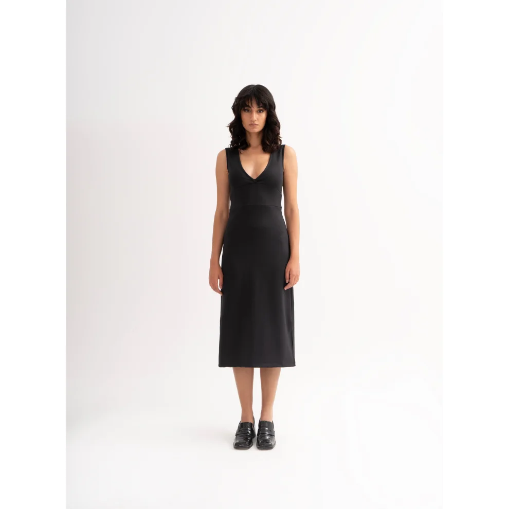 Sulh - V-neck Midi Sleeveless Dress With Side Split