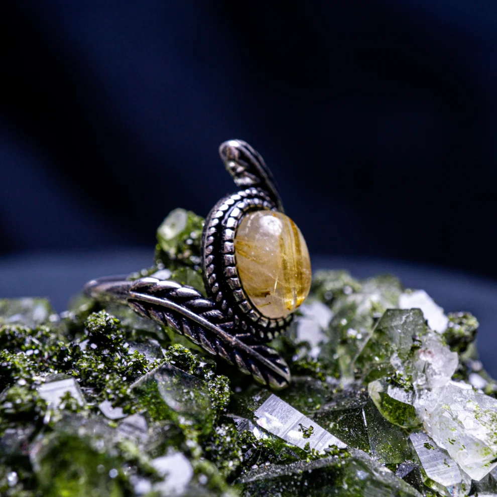 İndafelhayat - Leaf Patterned Golden Rutile Quartz Ring