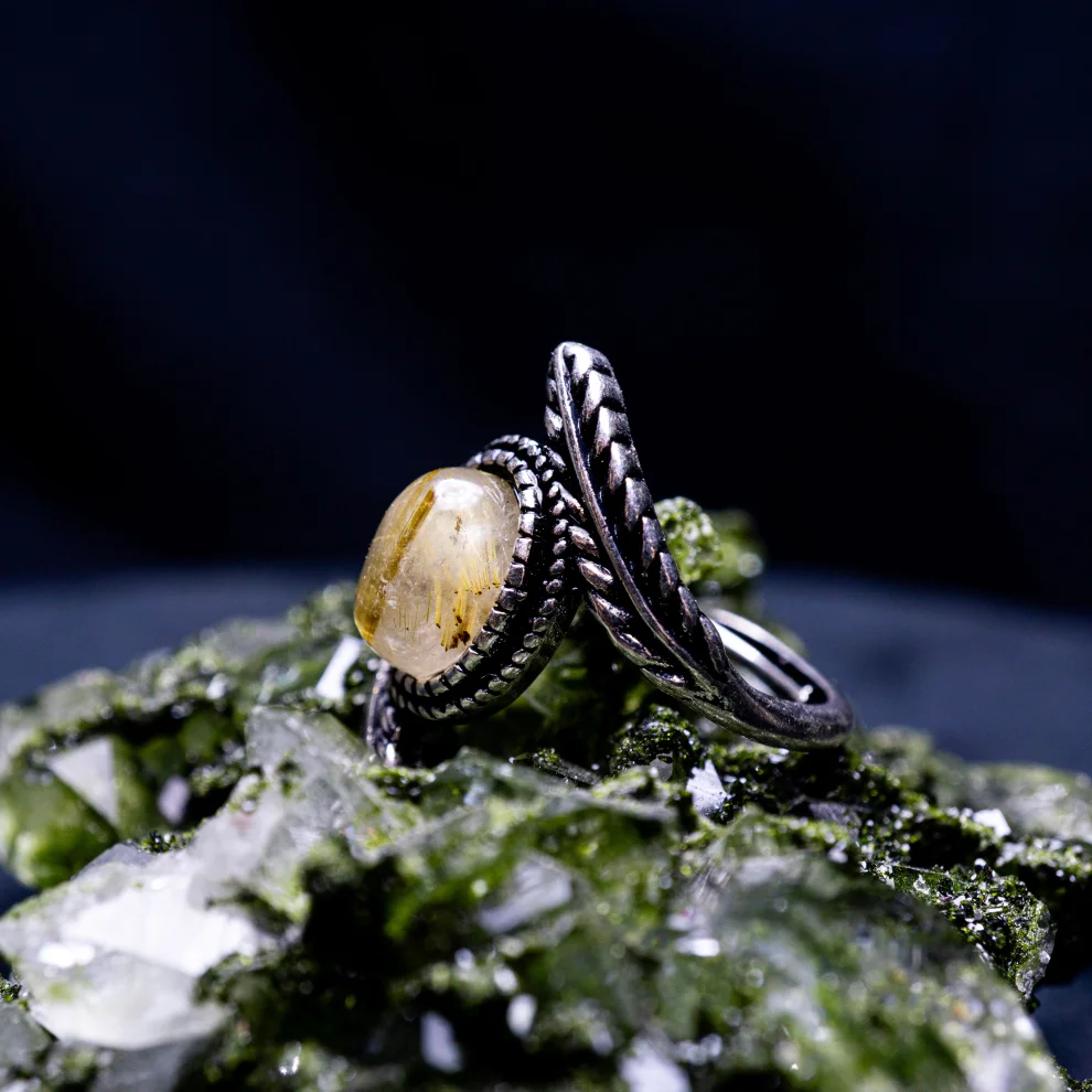 İndafelhayat - Leaf Patterned Golden Rutile Quartz Ring