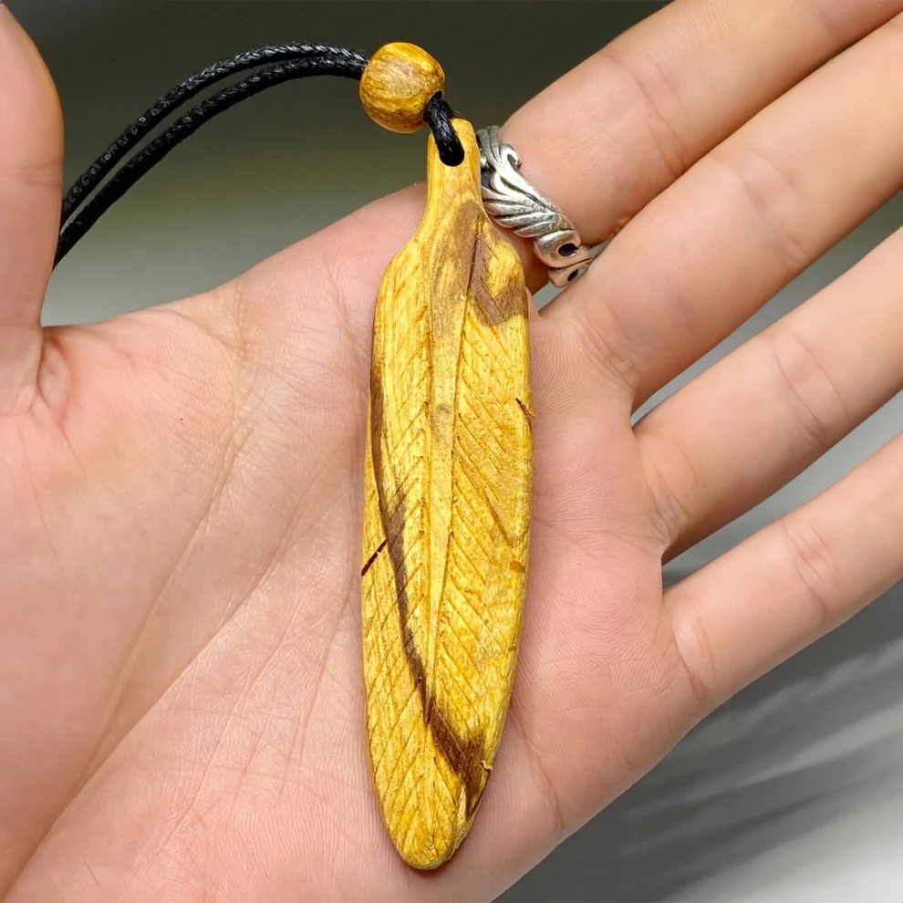 Miebox Rituals - Wings Of The Spirit: Palo Santo Large Feather Necklace