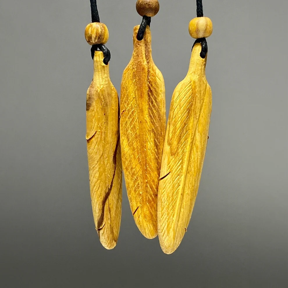 Miebox Rituals - Wings Of The Spirit: Palo Santo Large Feather Necklace