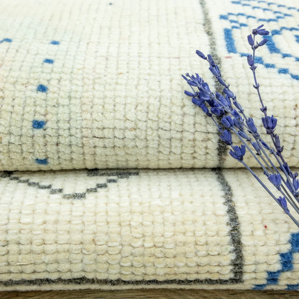 Soho Antiq - Nezrin Figured Hand-woven Wool Rug 207x273 Cm