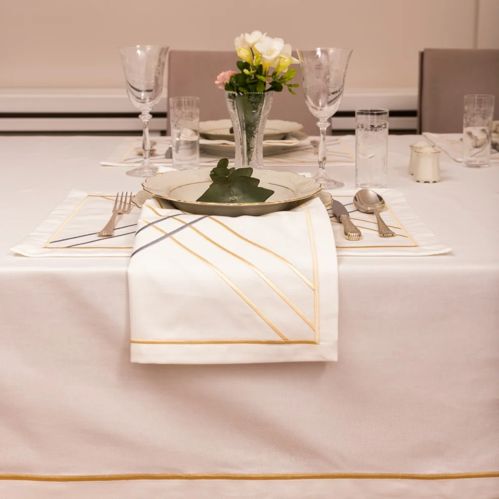 MEJA - Maya.ivory Tablecloth