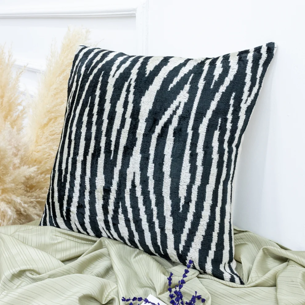 Soho Antiq - Miri Zebra Patterned Hand-made Ikat Cushion 50x50 Cm