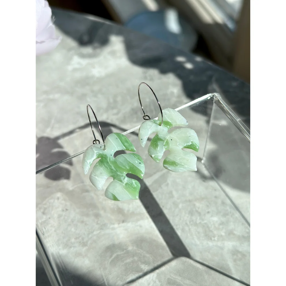 Daisy Lazy Creations - Multicolored Monstera Earring With Transparent Detail