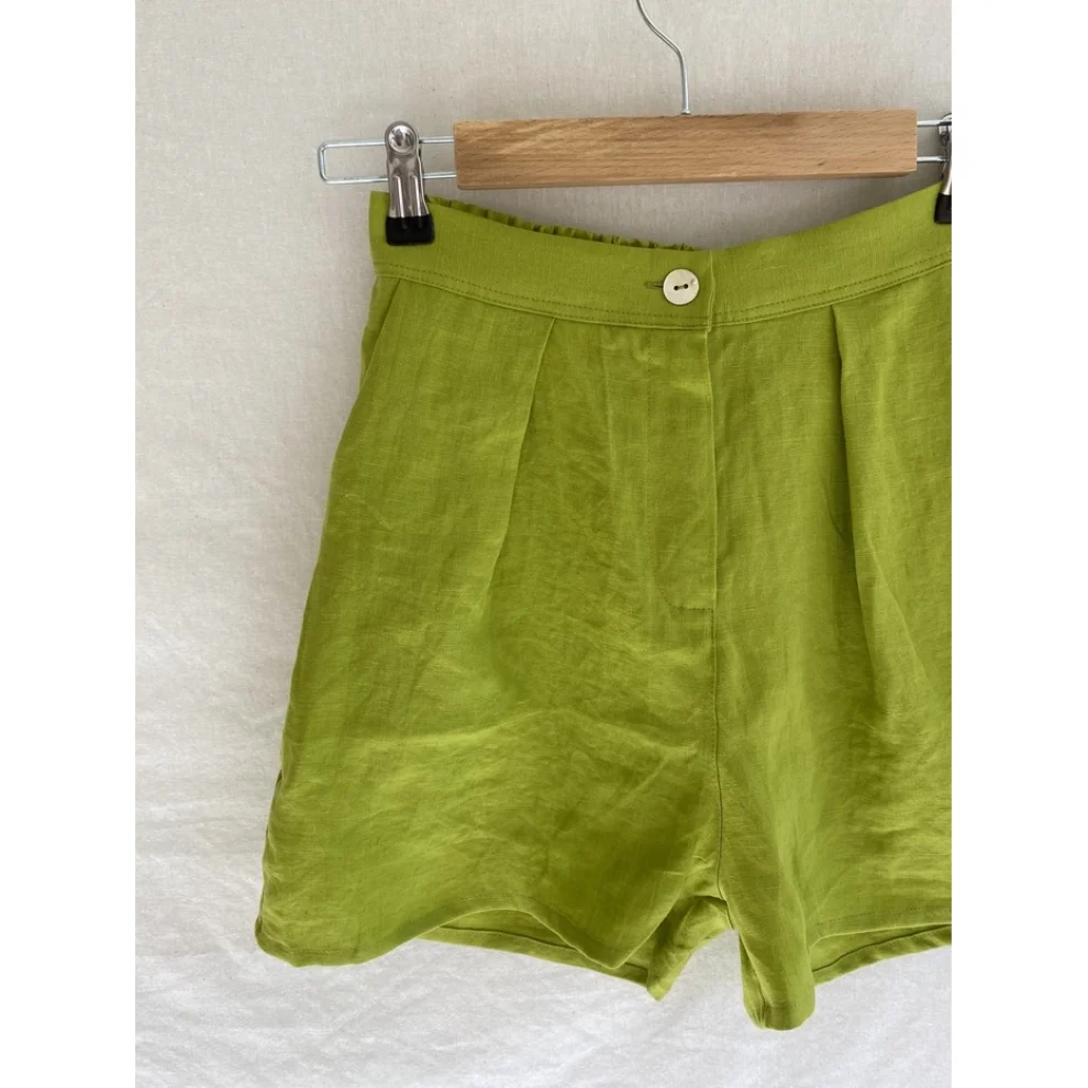 Delicate - Linen Shorts