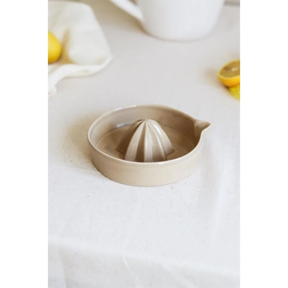 qajaatelier - Ceramic Citrus Juicer