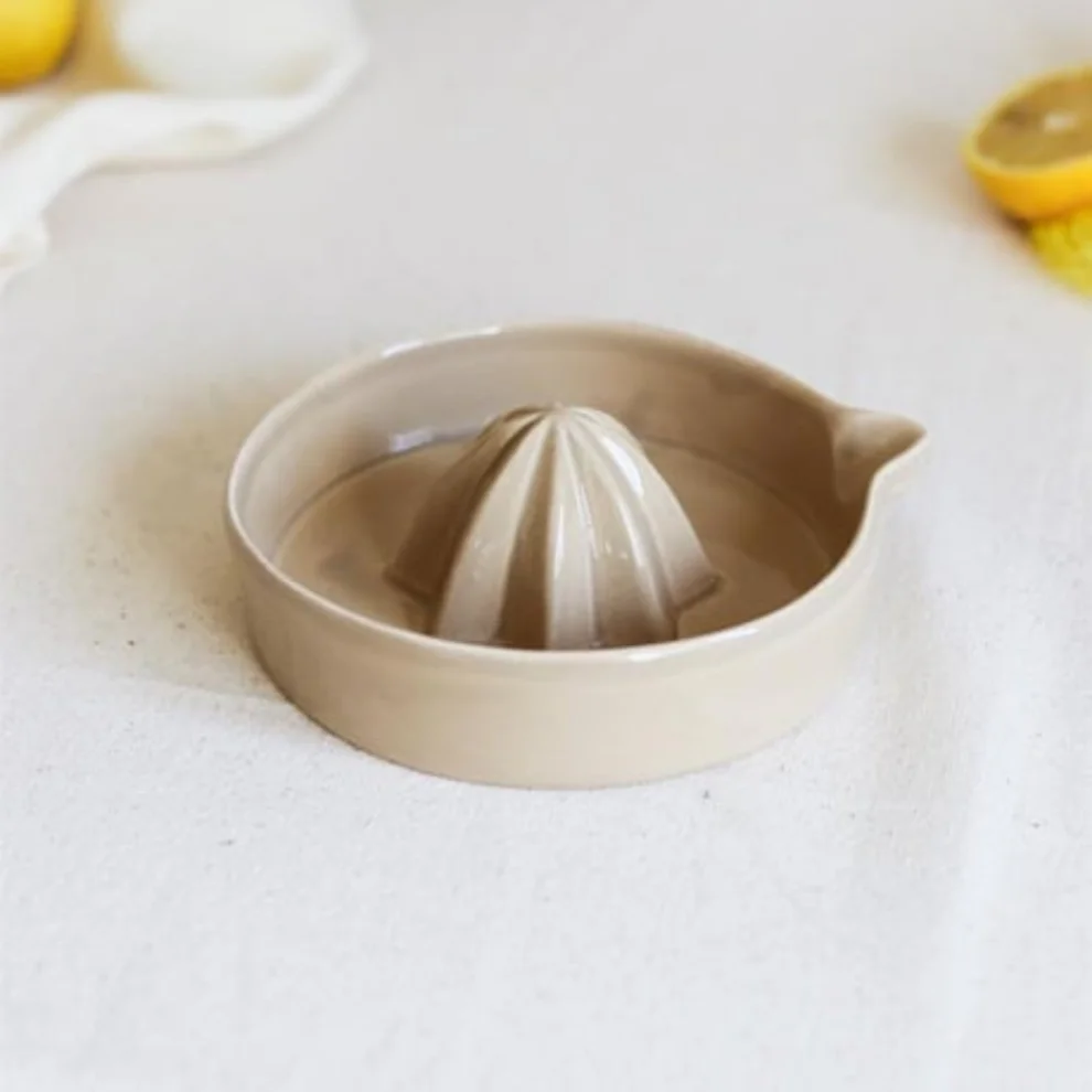 qajaatelier - Ceramic Citrus Juicer