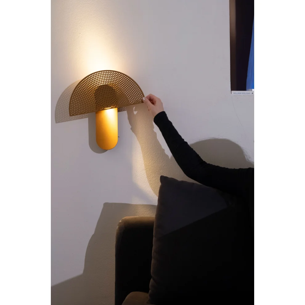 Claws - Orbit Wall Lamp