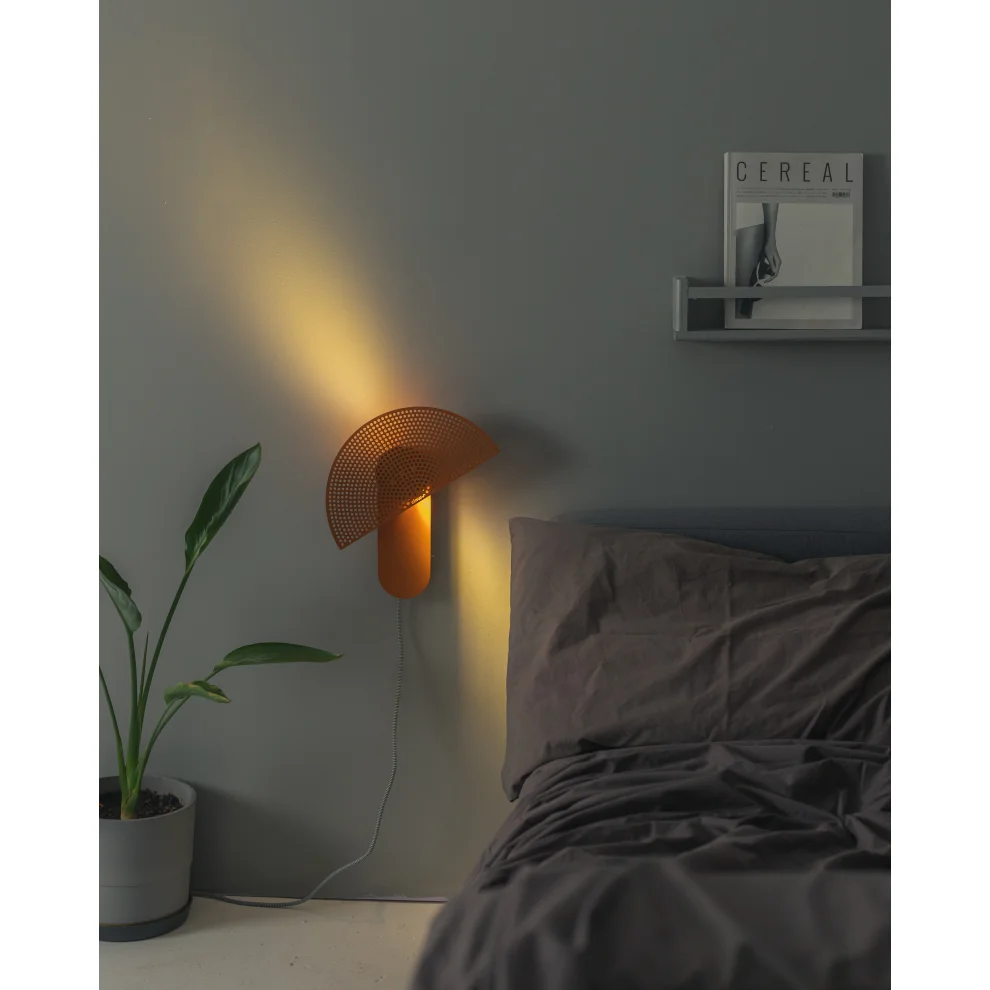 Claws - Orbit Wall Lamp