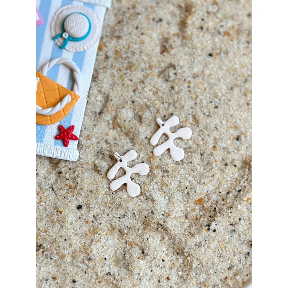 Daisy Lazy Creations - Hoop Pendant Mini Coral Earring