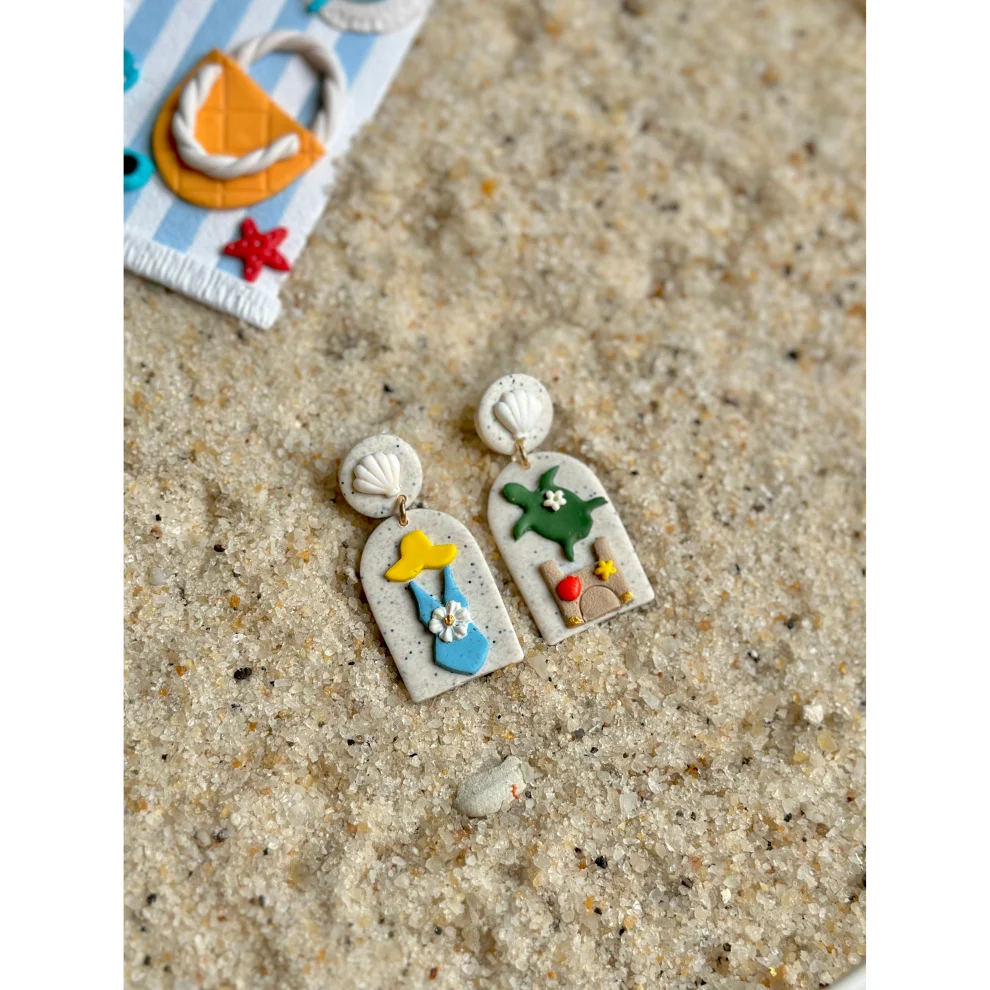 Daisy Lazy Creations - Swimsuit And Turtle Detailed Summer Earring
