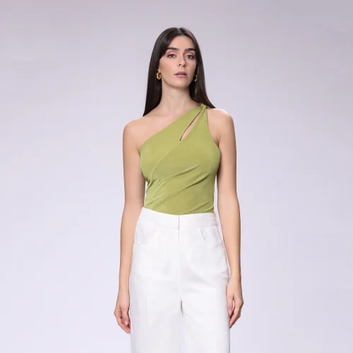 House of IKA - One Shoulder Knot Top