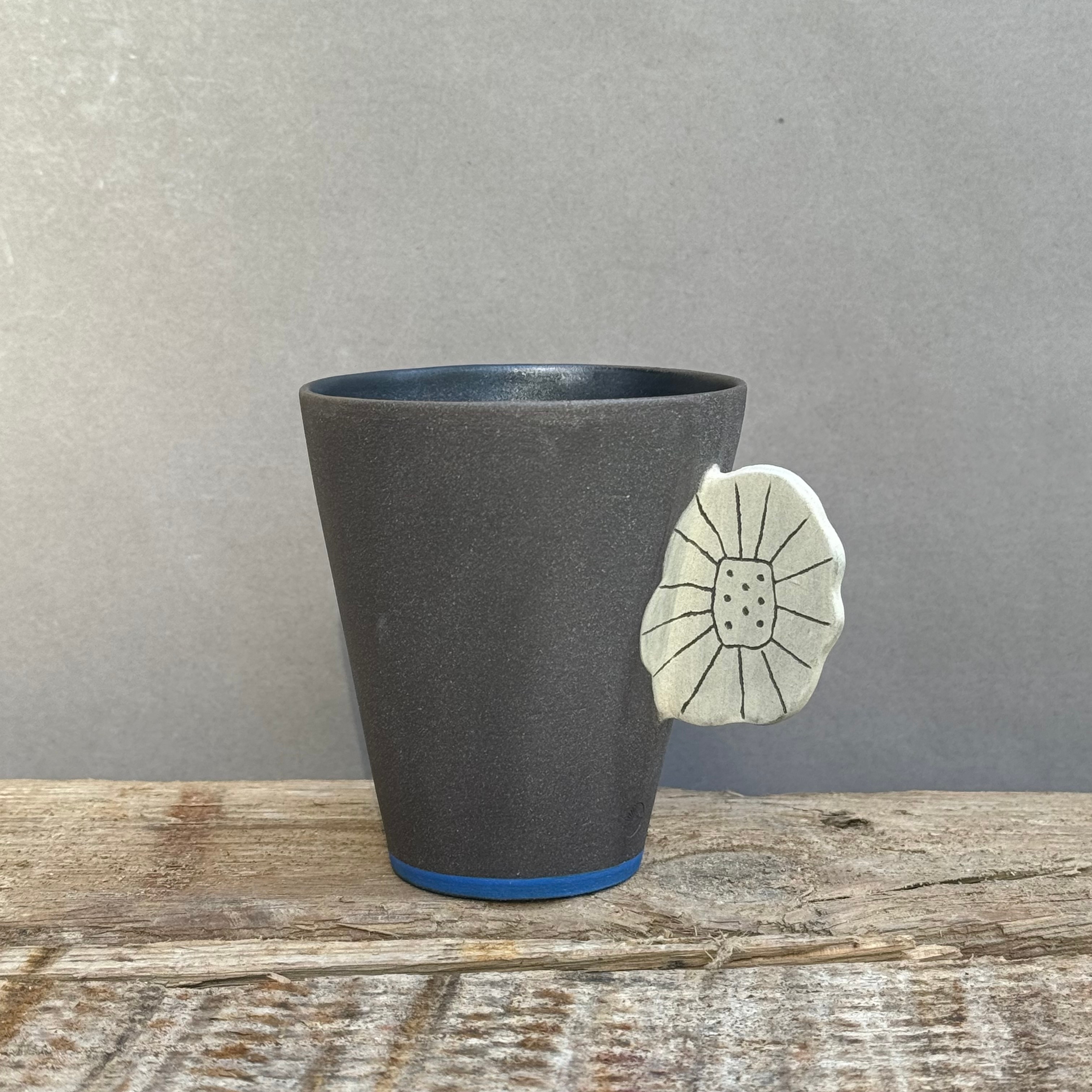 Mug With Flower Shaped Handle - Il