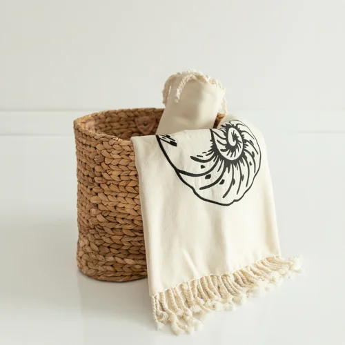 Lofuta - Two Seashells Embroidered Turkish Towel