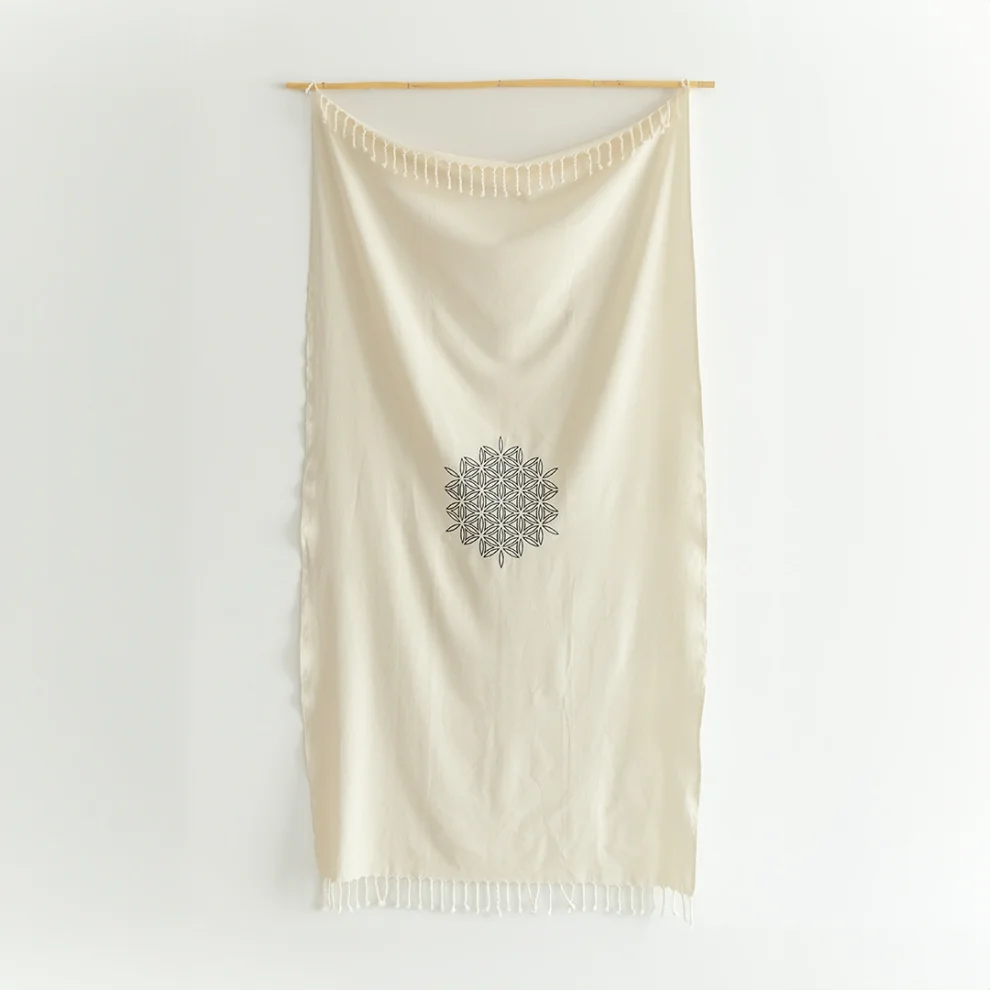 Lofuta - In The Middle Life Flower Embroidered Turkish Towel