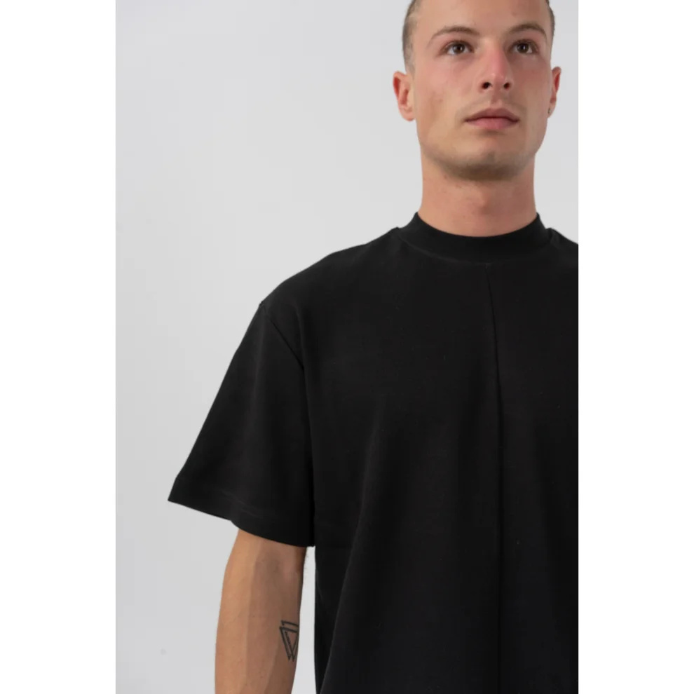 Luz de Yusa - Asymmetric T-shirt