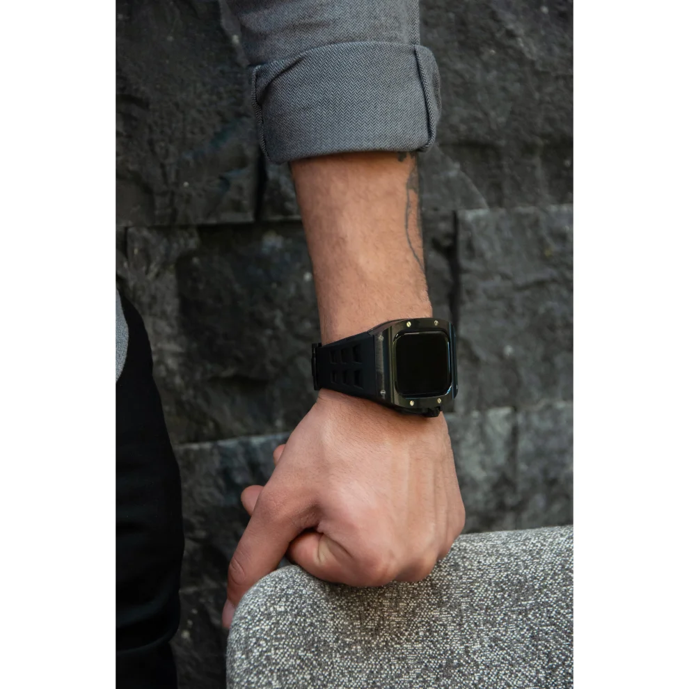 Lena Muar - Nero Apple Watch Case