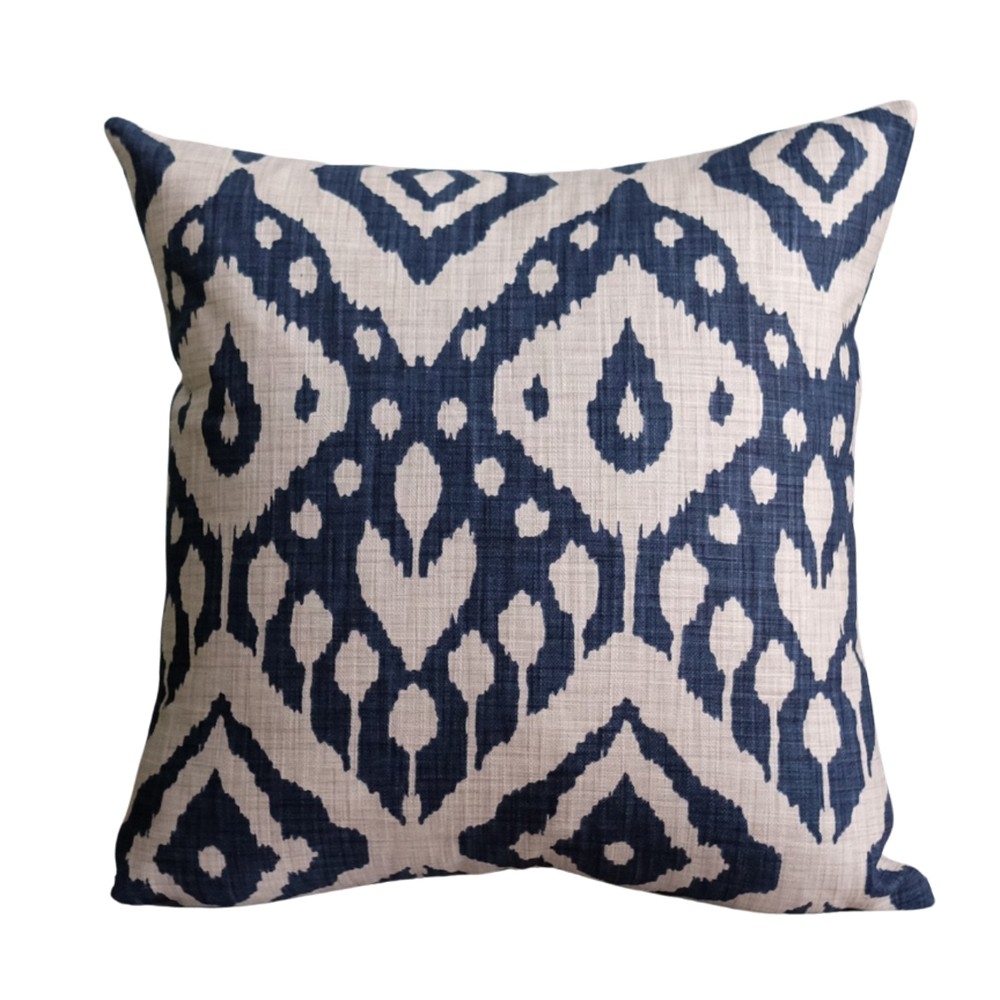 Orientel Design Throw Pillow