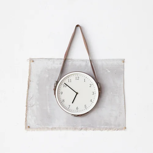 Warm Design	 - Leather Strap Wall Clock