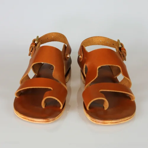 Ki Studio Co - Kaigara Buckle Detailed Flip Flops Sandals