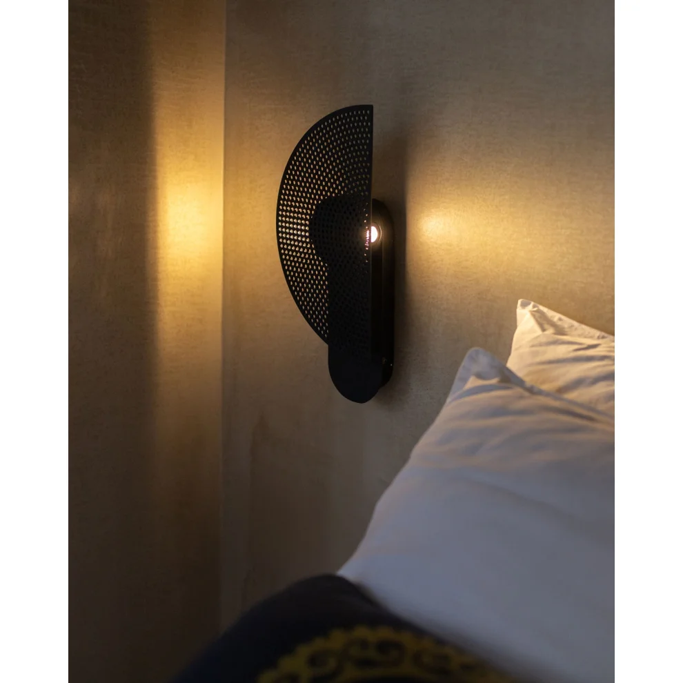 Claws - Orbit Wall Lamp