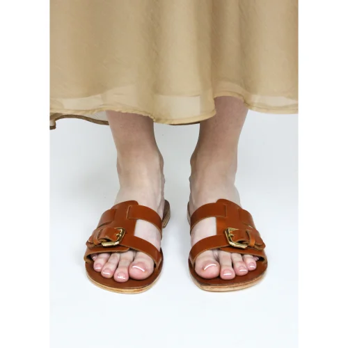 Ki Studio Co - Natsu Buckle Detailed Slippers