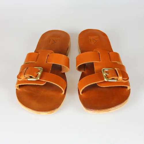 Ki Studio Co - Natsu Buckle Detailed Slippers