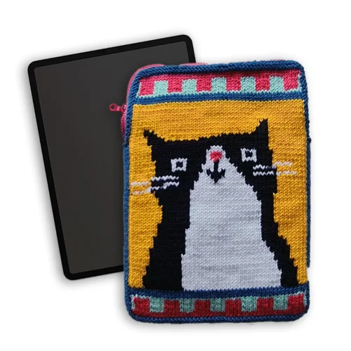 Zone Design - 11" Hand-knitted Laptop/tablet Sleeve - Meow