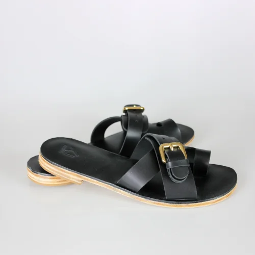 Ki Studio Co - Umi Buckle Detailed Flip Flops