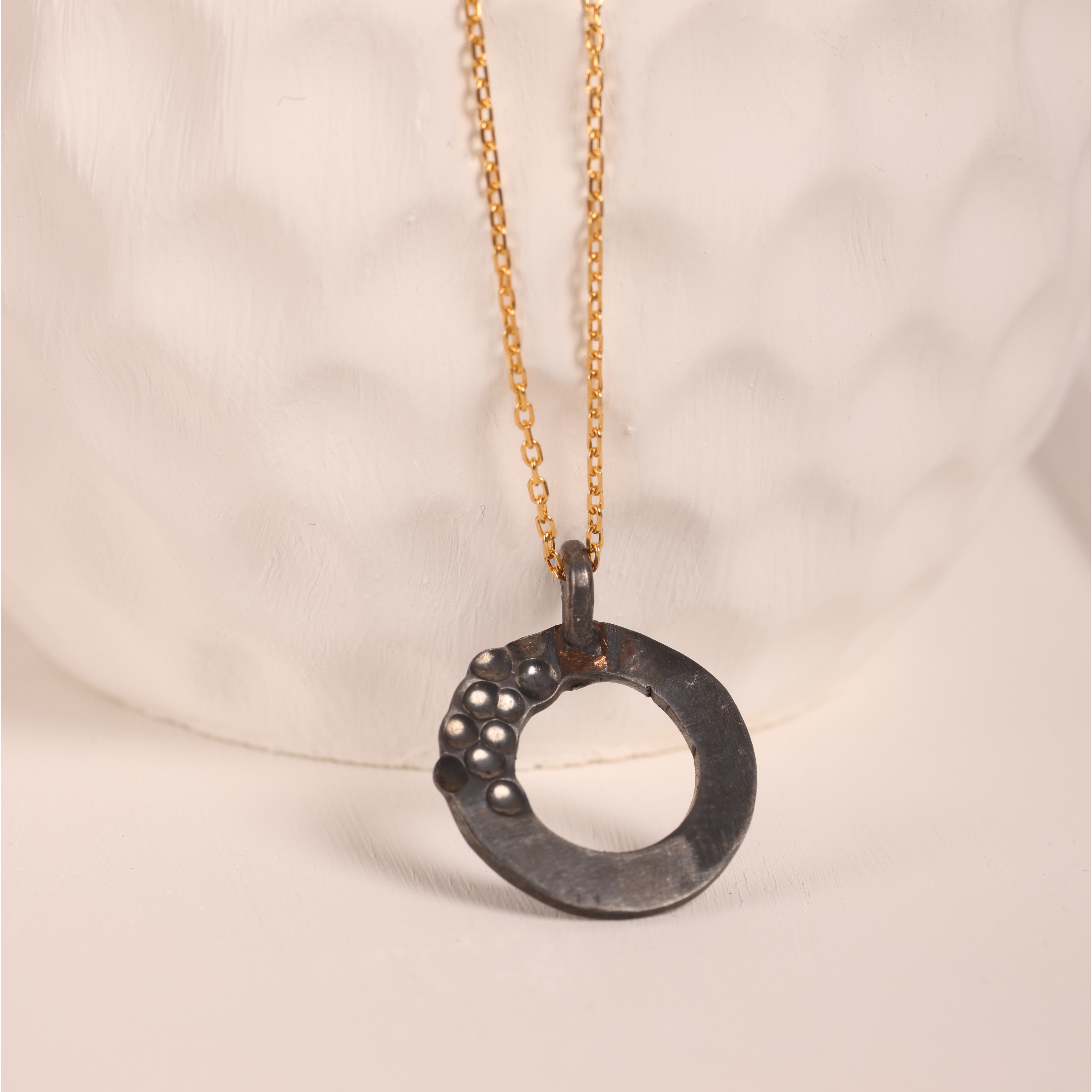 Mo Dark Circle Necklace