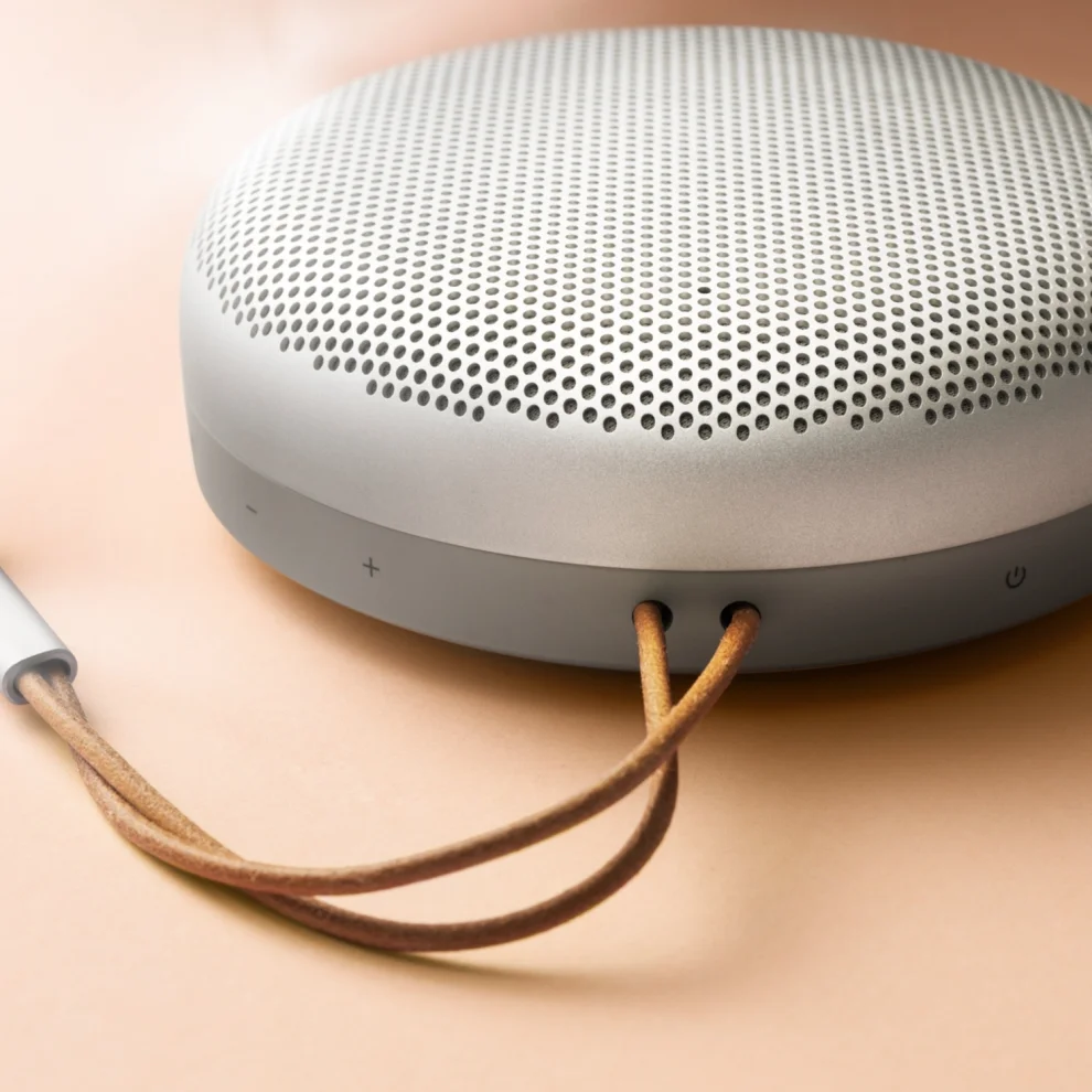Bang & Olufsen - Smoky Beosound A1 2nd Generation Waterproof Bang & Olufsen - Smoky Beosound A1 2nd Generation Waterproof