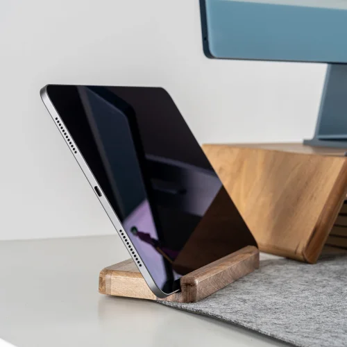 WoodsUpp - Wooden Desktop Tablet Holder