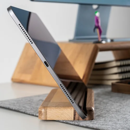 WoodsUpp - Wooden Desktop Tablet Holder