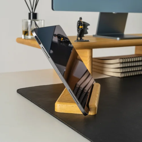 WoodsUpp - Wooden Desktop Tablet Holder