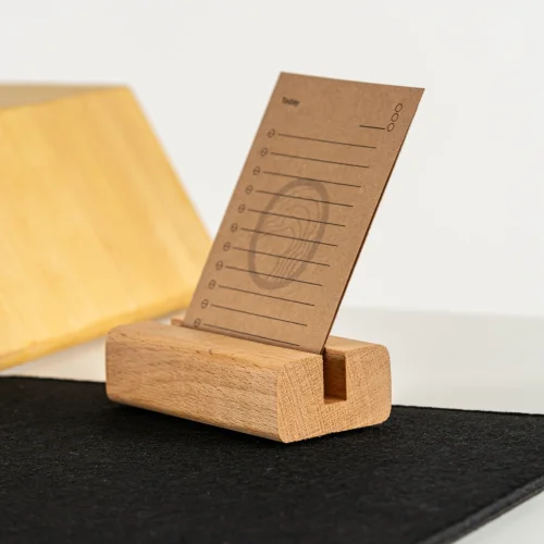 WoodsUpp - Zwis Desktop Wooden Business Card Holder